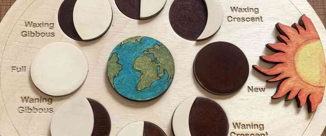 Moon phases puzzle natural wood - أطوار القمر خشب طبيعي