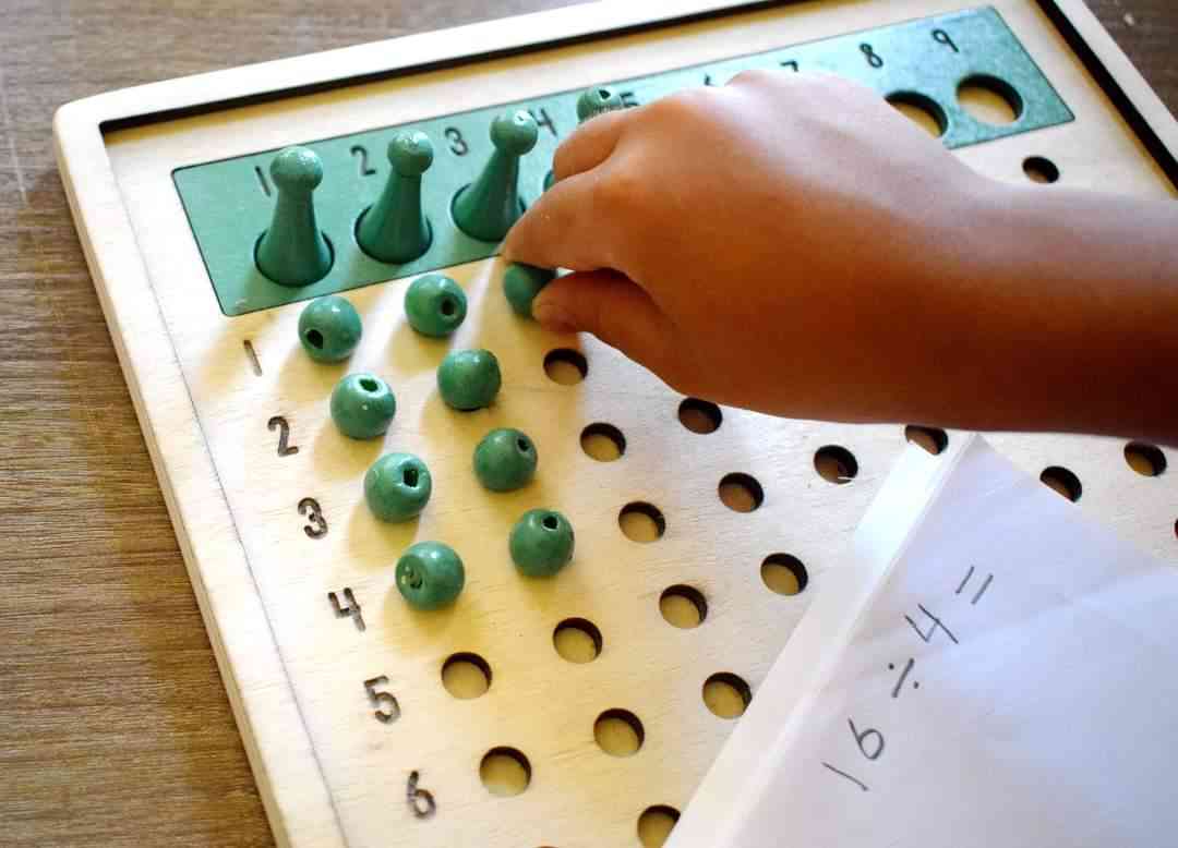 Wooden Division Bead Board  -   لوحة قسمة خرز خشب انجليزي