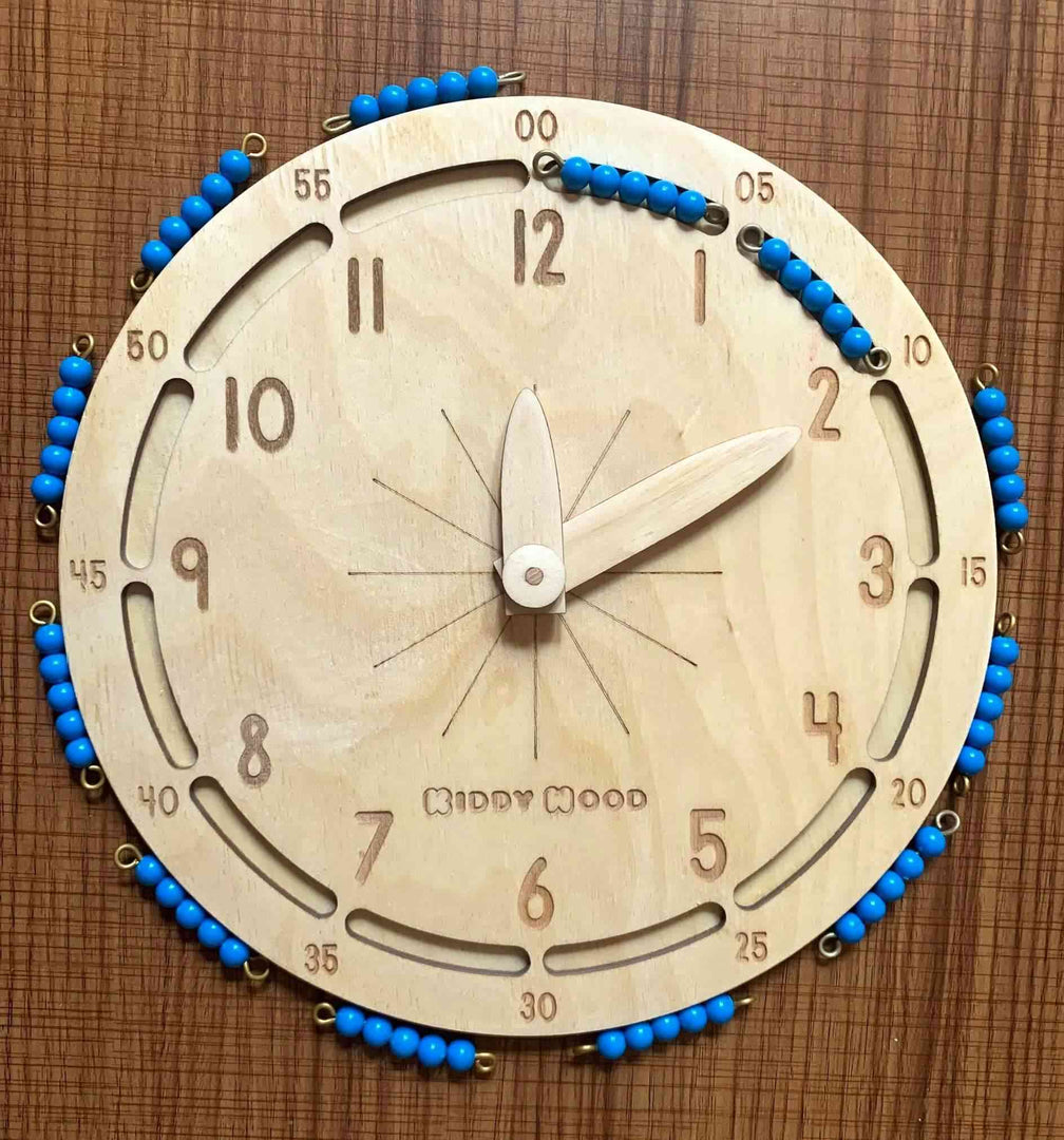 Montessori Clock, Telling Time, Analog Clock - natural wood - non-toxic - handmade  -  Here's the translation of the text into Arabic:  ساعة مونتيسوري لتعلم الوقت، ساعة تناظرية، خشب طبيعي، غير سامة، مصنوعة يدويًا