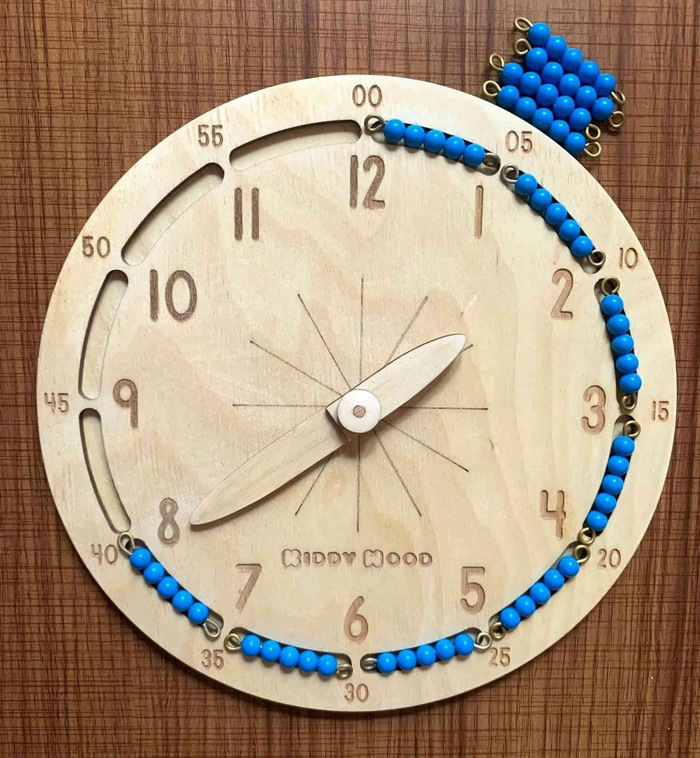 Montessori Clock, Telling Time, Analog Clock - natural wood - non-toxic - handmade  -  Here's the translation of the text into Arabic:  ساعة مونتيسوري لتعلم الوقت، ساعة تناظرية، خشب طبيعي، غير سامة، مصنوعة يدويًا