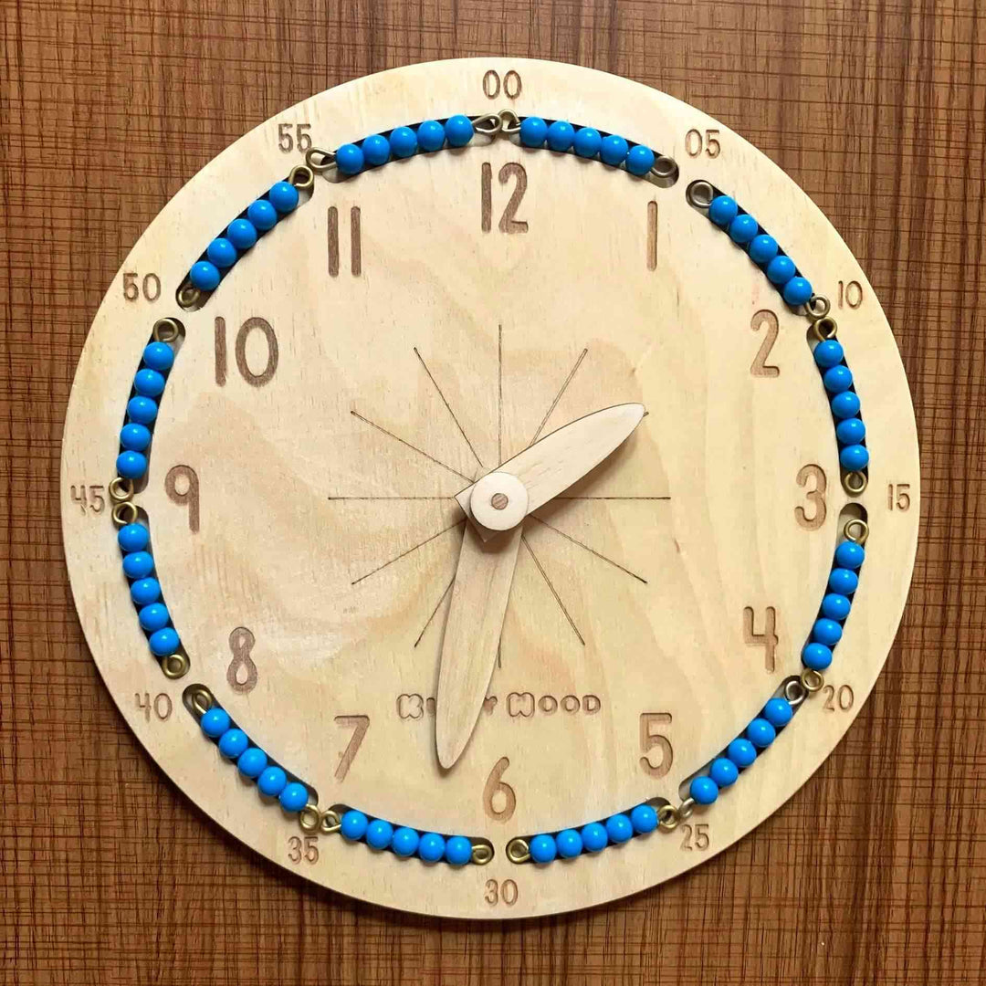 Montessori Clock, Telling Time, Analog Clock - natural wood - non-toxic - handmade  -  Here's the translation of the text into Arabic:  ساعة مونتيسوري لتعلم الوقت، ساعة تناظرية، خشب طبيعي، غير سامة، مصنوعة يدويًا